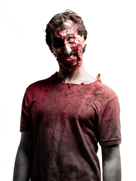 Kostenloses Foto zombie mit einem weißen auge und eine schwarze