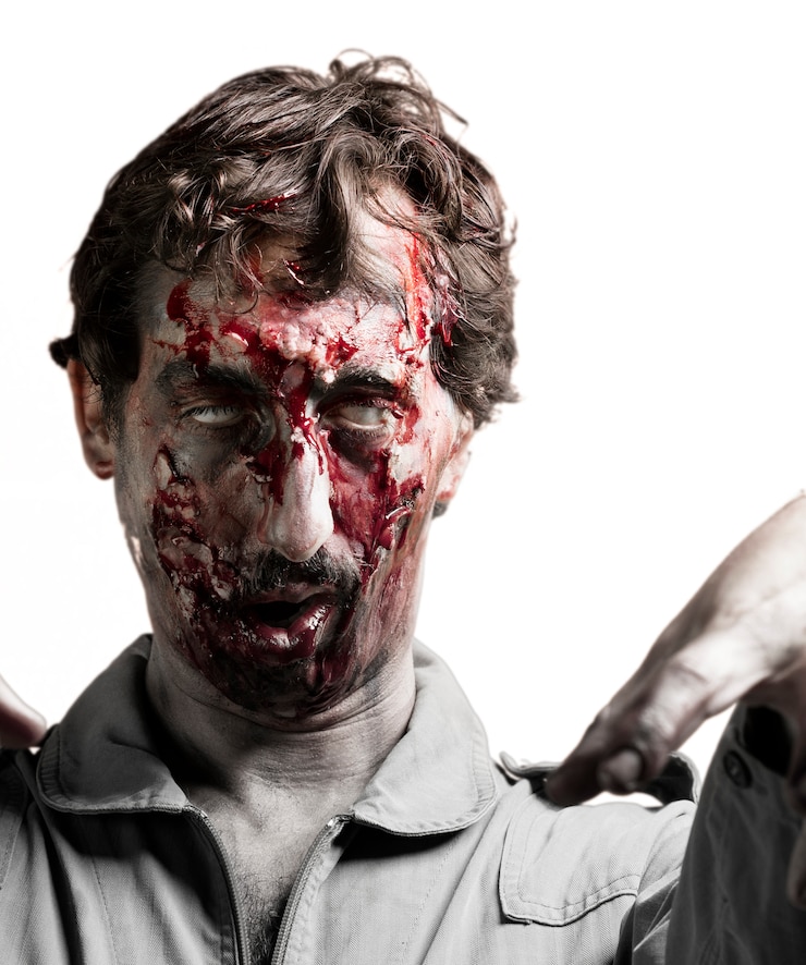 Kostenlose Foto zombie mit erhobenen armen