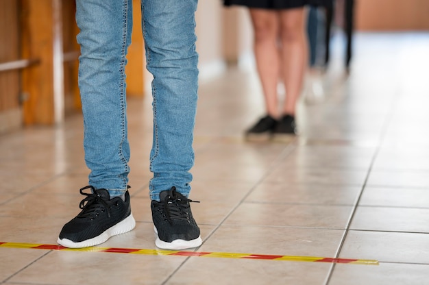 Kostenloses Foto zurück zur schule während des covid-konzepts