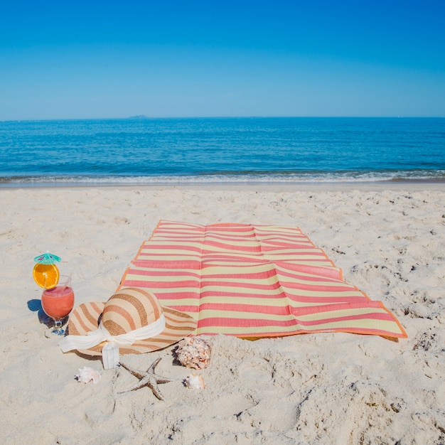 Kostenloses Foto zusammensetzung am sandstrand