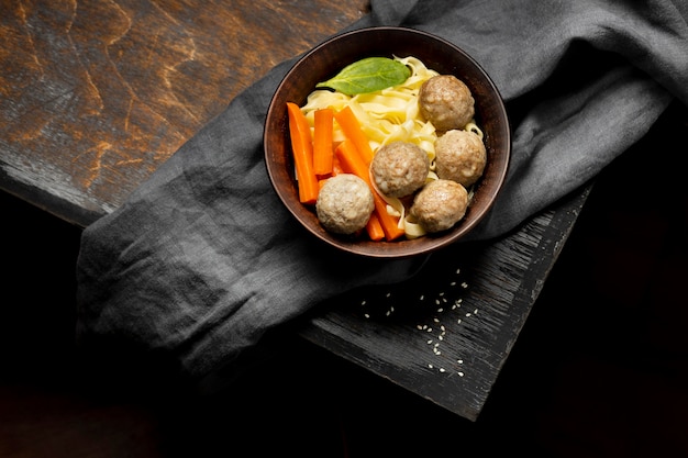 Kostenloses Foto zusammensetzung des traditionellen indonesischen bakso