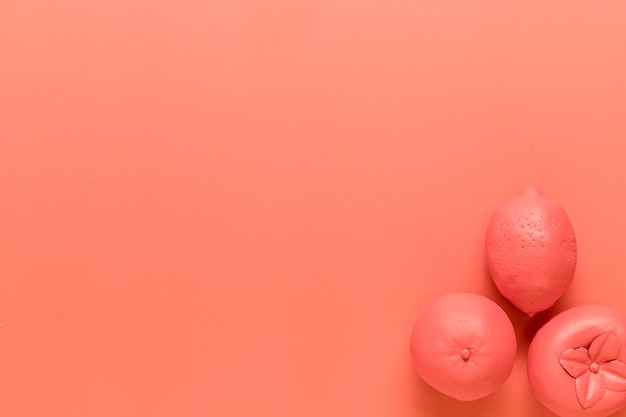 Zusammensetzung von in rosa Farbe gefärbten Früchten