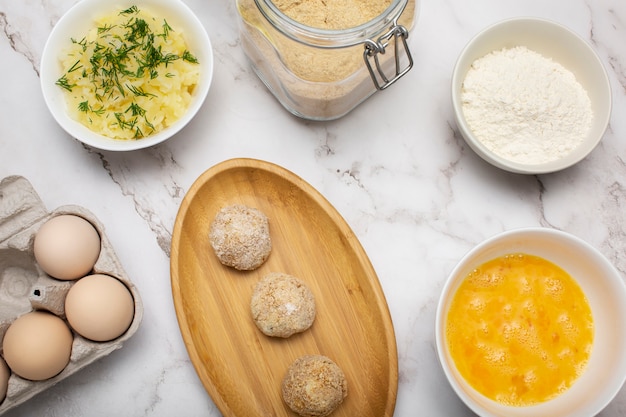 Zutaten für Kroketten mit Draufsicht