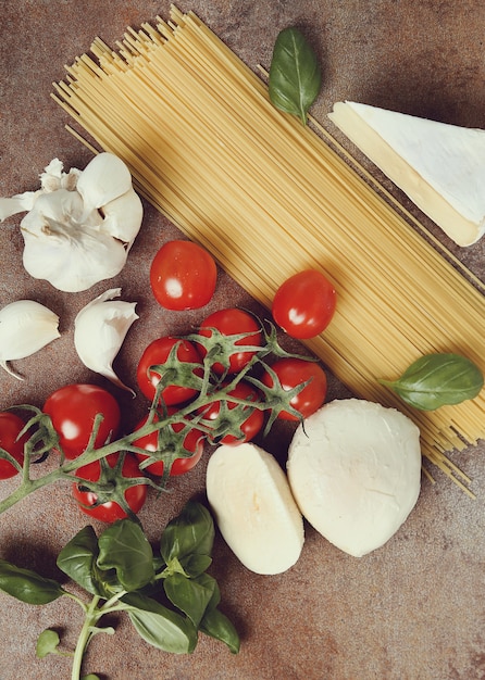 Zutaten zum Kochen von Nudeln