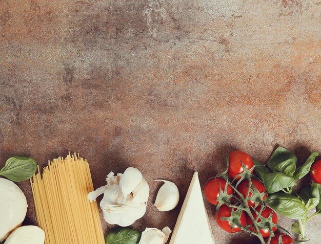 Zutaten zum Kochen von Nudeln