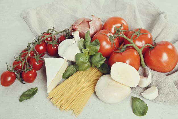 Zutaten zum Kochen von Nudeln