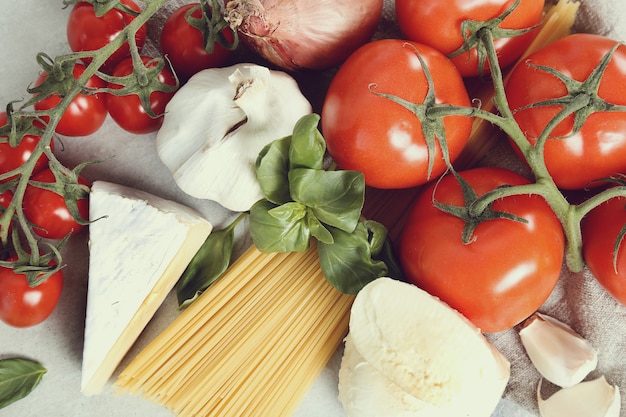 Kostenloses Foto zutaten zum kochen von nudeln