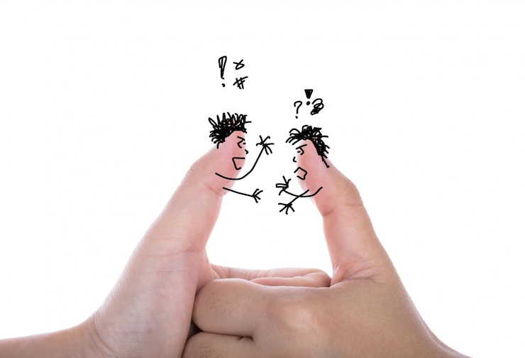 Kostenlose Foto zwei unternehmer finger haben argument und isoliert auf weiß