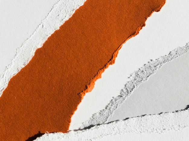 Zweifarbiges, zerrissenes Papier