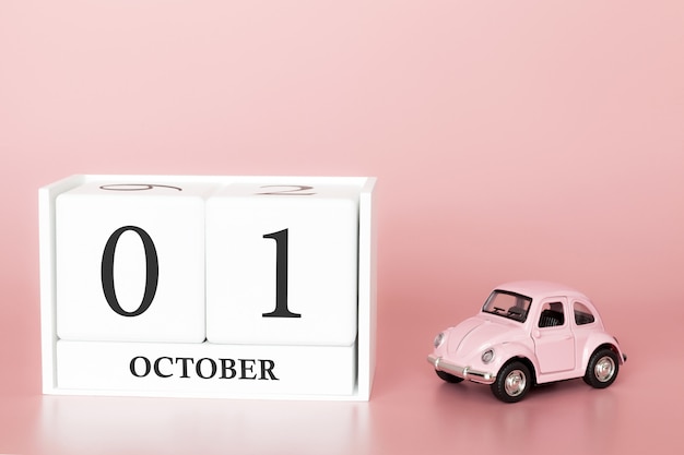 01. Oktober Tag 1 des Monats. Kalenderwürfel mit Auto