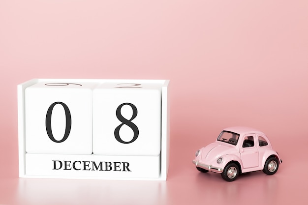 08. Dezember. Tag 8 des Monats. Kalenderwürfel mit Auto