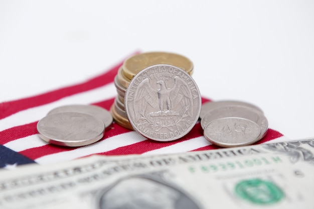 1-Dollar-Schein der Vereinigten Staaten mit Münzen und Flagge auf der Unterseite