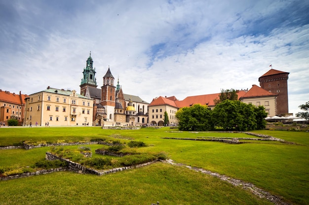 10. Juli 2017 Krakau Schloss Wawel am Tag Wawel-Hügel mit Kathedrale und Schloss Wawel-Schloss-Komplex in Krakau Polen historisches Zentrum eine Stadt mit alter Architektur