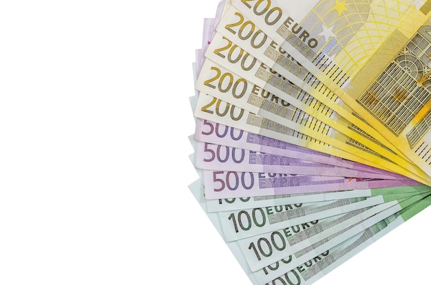 100 200 500 notas de euro isoladas no branco