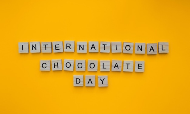 13 de septiembre Banner minimalista del Día Internacional del Chocolate con la inscripción en letras de madera