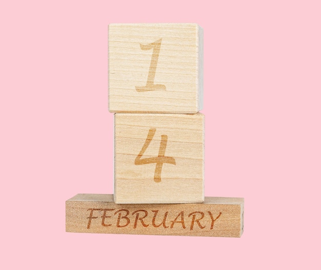 14 de fevereiro feliz dia dos namorados no calendário de madeira no fundo rosa