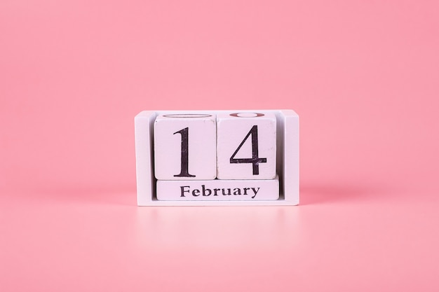 14. Februar Kalender auf rosa. Liebe, Hochzeit, Romantik und Happy Valentine Day Urlaubskonzept