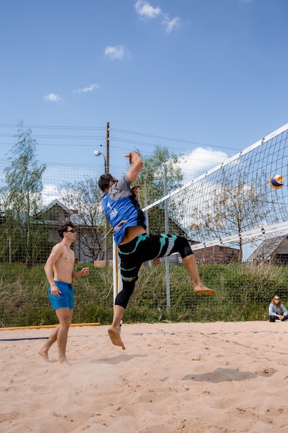 15-05-2021 - Konstancin-Jeziorna. Polonia. Voleibol de playa. Wawa Wake. atleta jugando voleibol de playa.