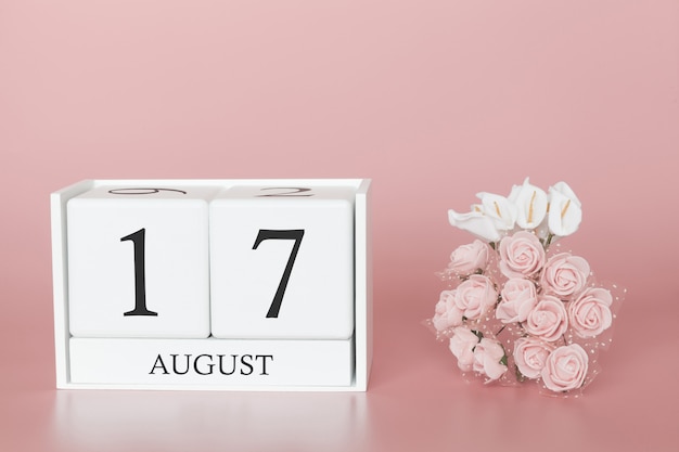 17 de agosto. Día 17 del mes. Haga calendarios el cubo en fondo rosado moderno, el concepto de negocio y un acontecimiento importante.