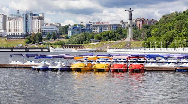 19. Juni 2022 Tscheboksary Russland Stadtdamm der Wolga