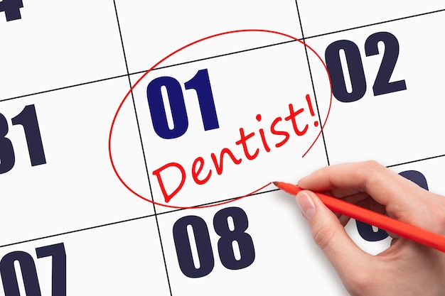 1er día del mes Texto escrito a mano DENTISTA y circulando la fecha del calendario