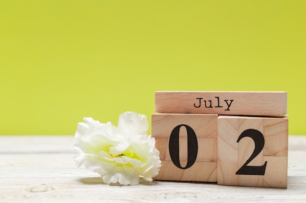 2 Juli Holz, quadratische Holz Kalender