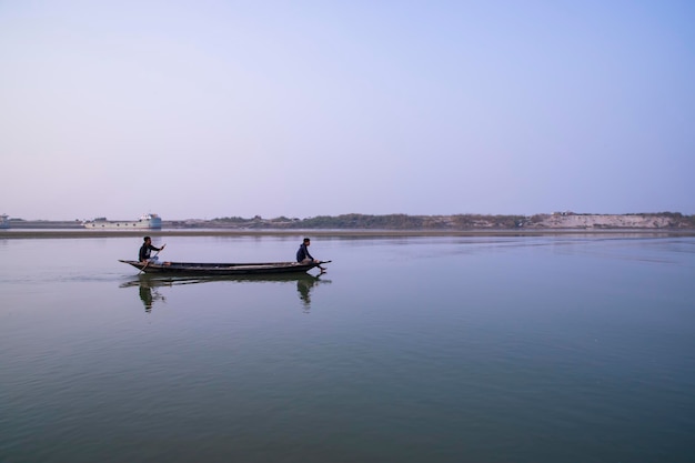 20 de janeiro de 2023 Barco de viagem tradicional no rio Padma Bangladesh