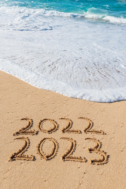 2022 2023 in Sand geschrieben - Neujahrskonzept