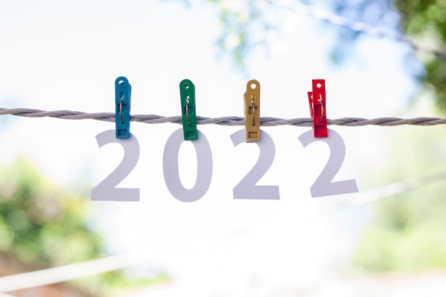 2022 Neujahrszahlen auf einer Wäscheleine