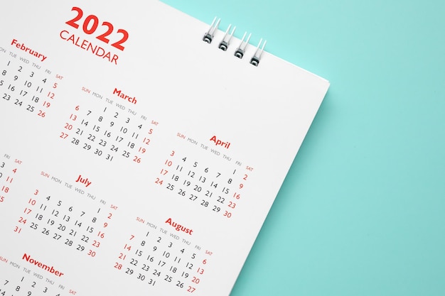 2022 página do calendário no fundo azul, planejamento de negócios, nomeação, conceito de reunião