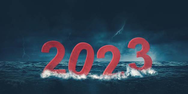 2023 Nummer, die mit Sturmhimmel auf dem Meer schwimmt