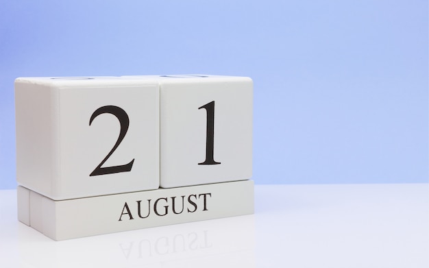 21. August Tag 21 des Monats, täglicher Kalender auf weißer Tabelle