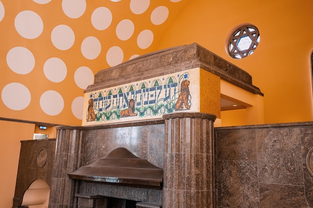 28 de julho de 2022 Essen Alemanha Detalhe do altar no interior decorado da sinagoga judaica em Essen