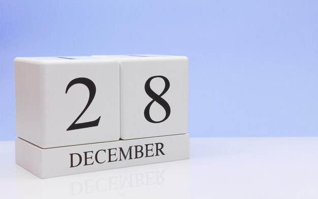 28. Dezember Tag 28 des Monats, täglicher Kalender auf weißer Tabelle.