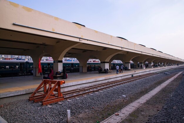 29 de dezembro de 2023 Dhaka Bangladesh Estação ferroviária de Kamlapur