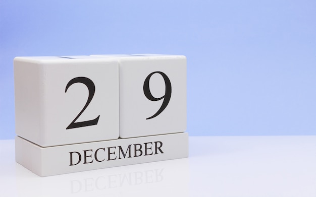 29. Dezember Tag 29 des Monats, täglicher Kalender auf weißer Tabelle.