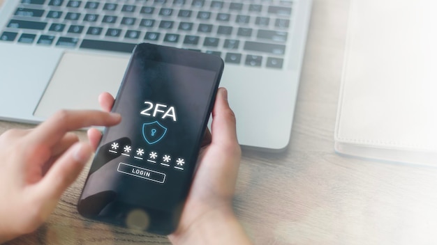 2FA aumenta a segurança da sua conta uma tela de interface virtual futurista de autenticação de dois fatores exibindo um conceito de 2FA Privacidade protege dados e cibersegurança