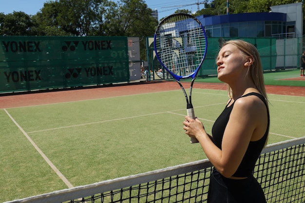 310522 Odessa Ucrânia Conceito de esporte e estilo de vida esportivo tênis