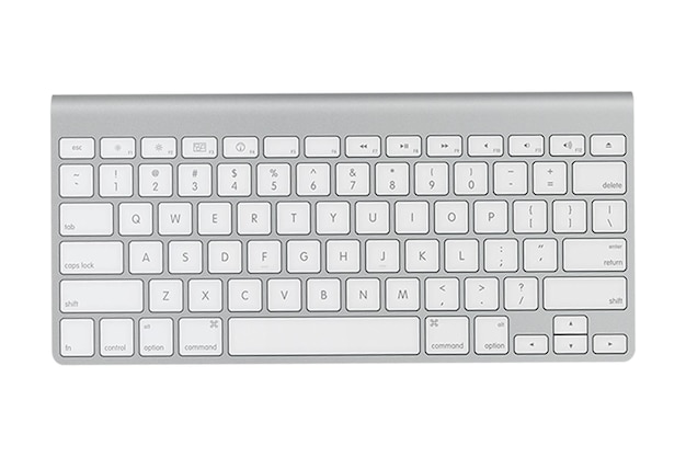 3677 Teclado plateado aislado en un fondo transparente