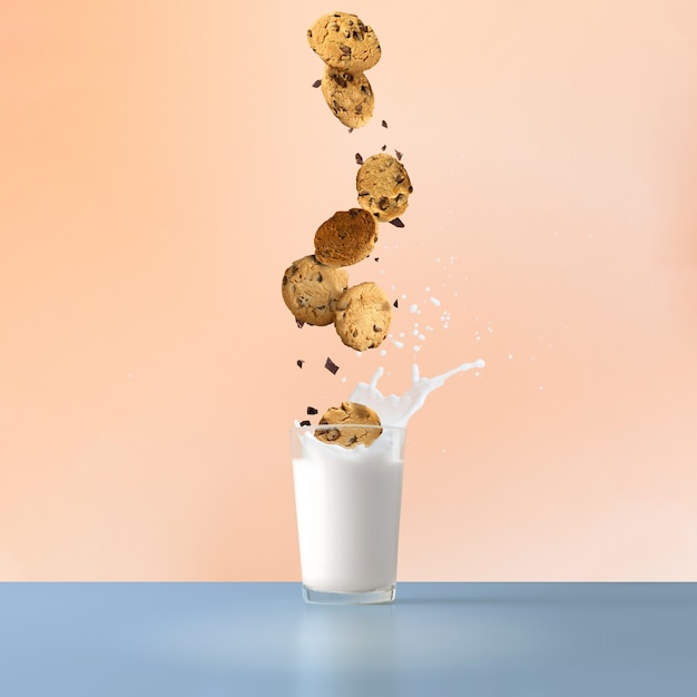 3D Render de sabrosa galleta con pasas cayendo en un vaso lleno de leche
