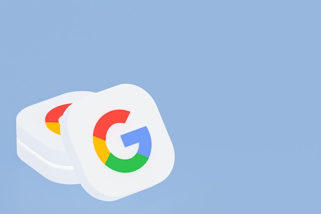 3D-Rendering des Google-Anwendungslogos auf blauem Hintergrund