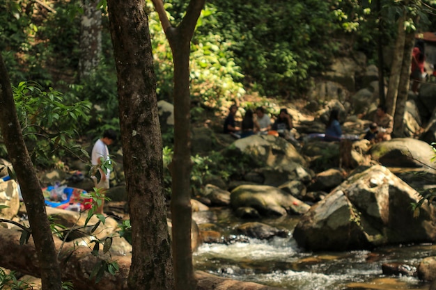 5. März 2023 nach Kovid 19 besuchen Menschen den Wasserfall im Park Hat Yai District Songkhla Province Thailand