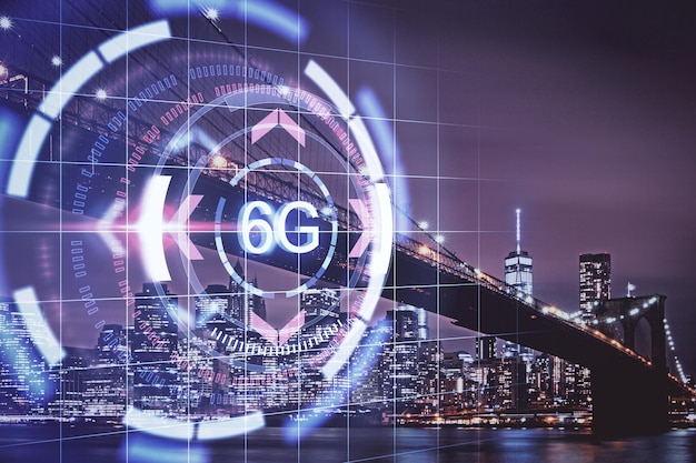 6G-Online-Wireless-Systemkonzept mit digitaler Technologietaste mit 6G-Inschrift auf abstraktem Hintergrund der Megapolis-Stadt bei Nacht