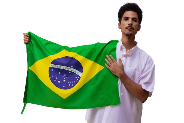 7. September Brasilien Unabhängigkeitstag Schwarzer Mann hält die brasilianische Flagge isoliert