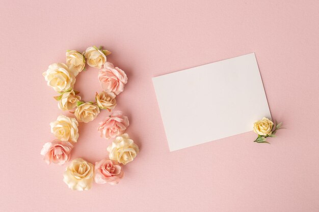 8 de março feliz composição do dia das mulheres na forma do número oito de botões de rosa e lençol branco