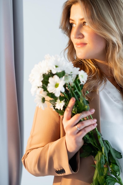 8 de marzo regalo citas en línea mujer obesa flores