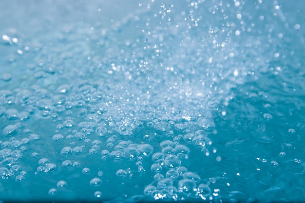 Foto a água azul parece fresca com bolhas e água