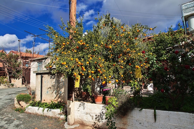 A aldeia Monagri nas montanhas de Chipre