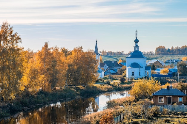 A antiga cidade de Suzdal à noite