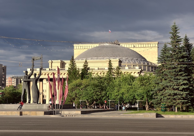 A área do teatro de ópera de Novosibirsk